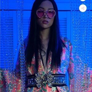 Meghan Fabulous pink rhinestone heart sunglasses